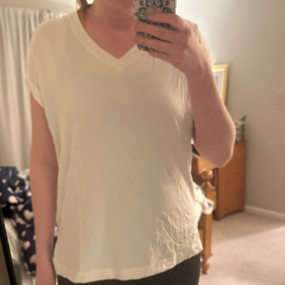 Banana Republic Women's White V-Neck Tee